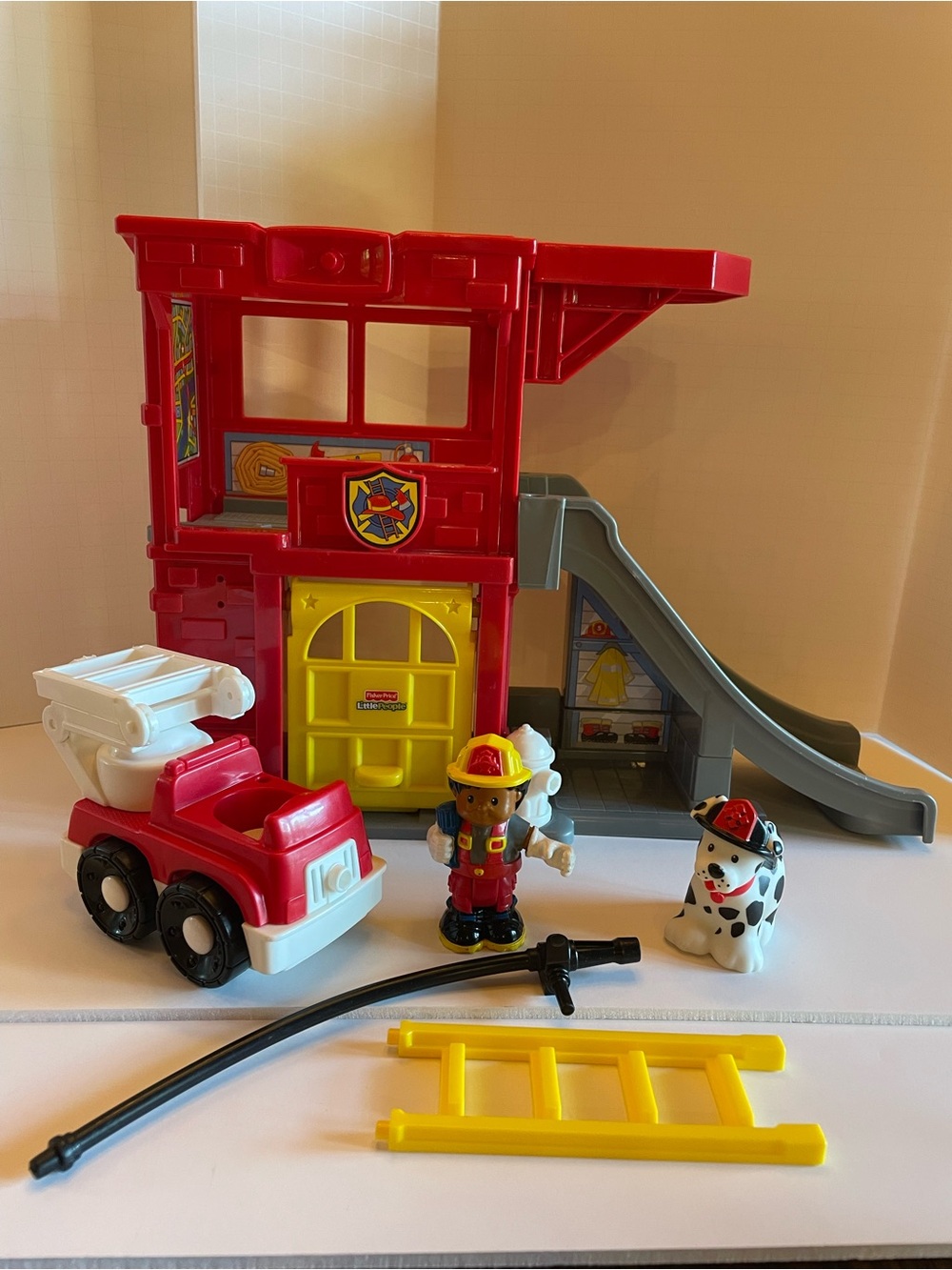 Fisher-Price Poseable Little People Rescue Ramps Fire Station